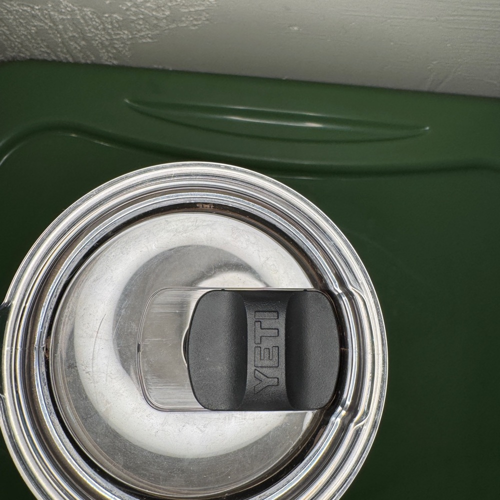 YETI Midnight Black 26oz Travel Mug - Picture 3 of 5